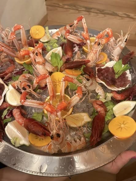 Gran plateau di crudo di crostacei