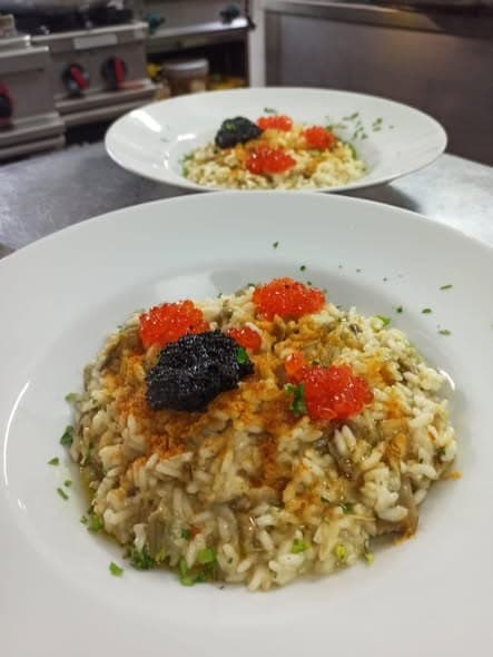 Risotto con caviale e uova di salmone